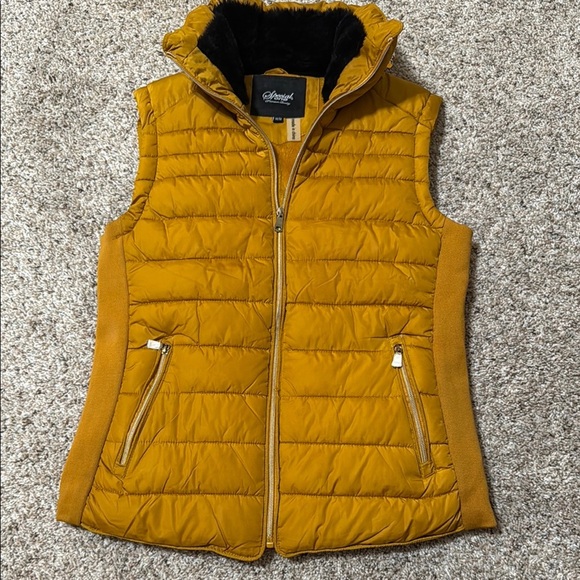 NWOT Mustard Quilted Puffer Vest With Faux Fur Trim And Hood - Picture 1 of 6